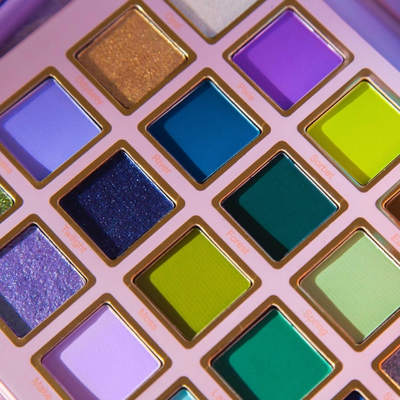 Cosmic Brushes "Serenity" eyeshadow palette - Picture 6 of 12